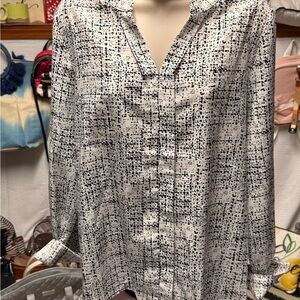 Lady’s Black and White Patterned Shirt